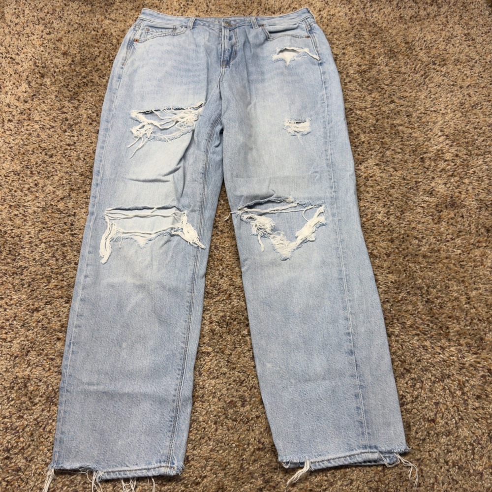 American Eagle Mom Jeans Womens 10 Light Wash Distressed Ripped Raw Hem